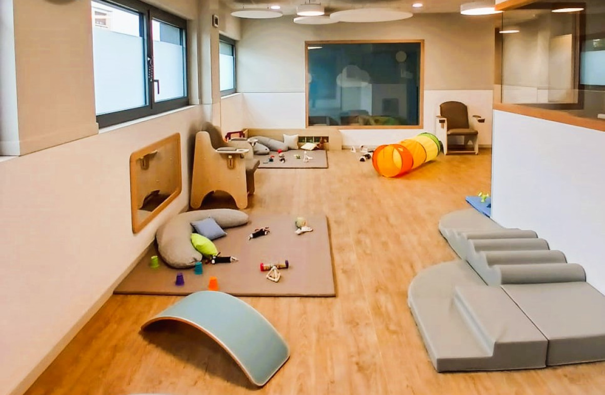 Salle d'éveil au sein de la crèche Babilou Nogent Sémard