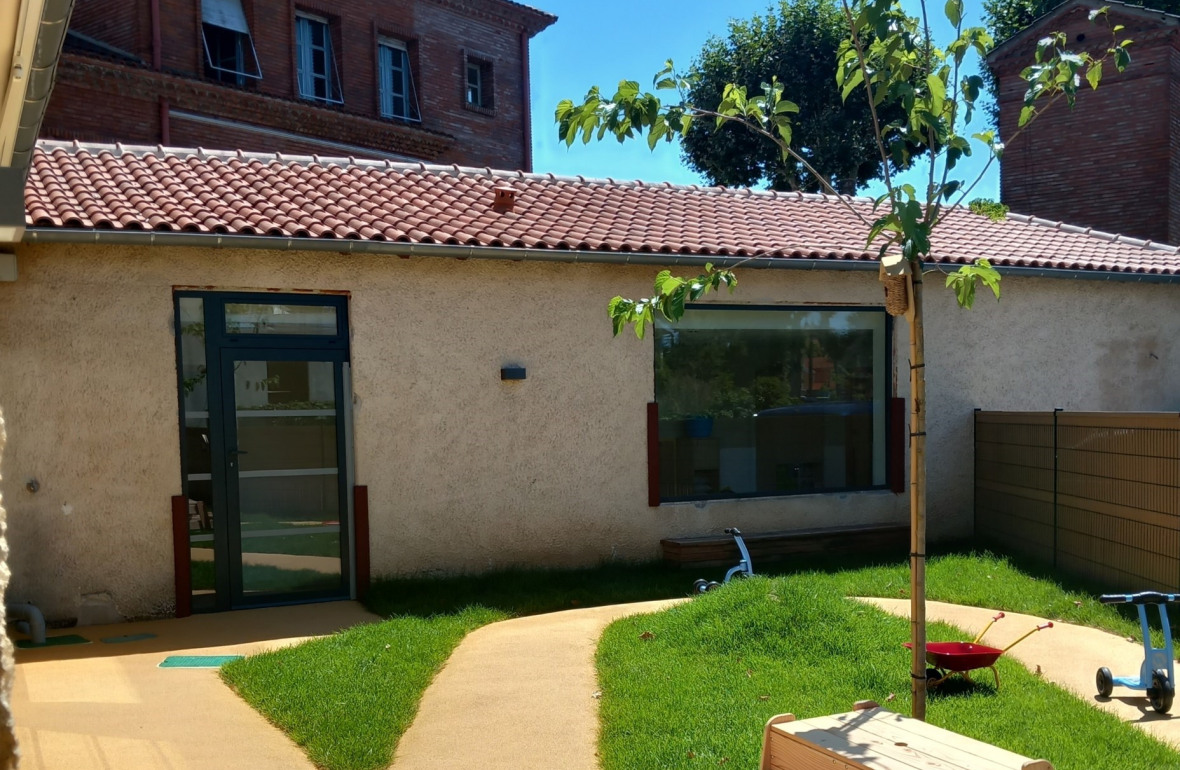 vue du jardin de la crèche Babilou Cahors 7e Régiment