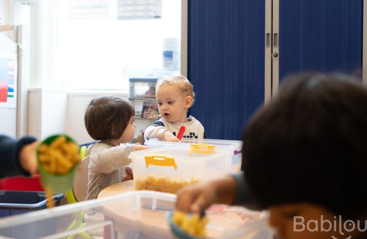 Des enfants en crèche Babilou qui joue