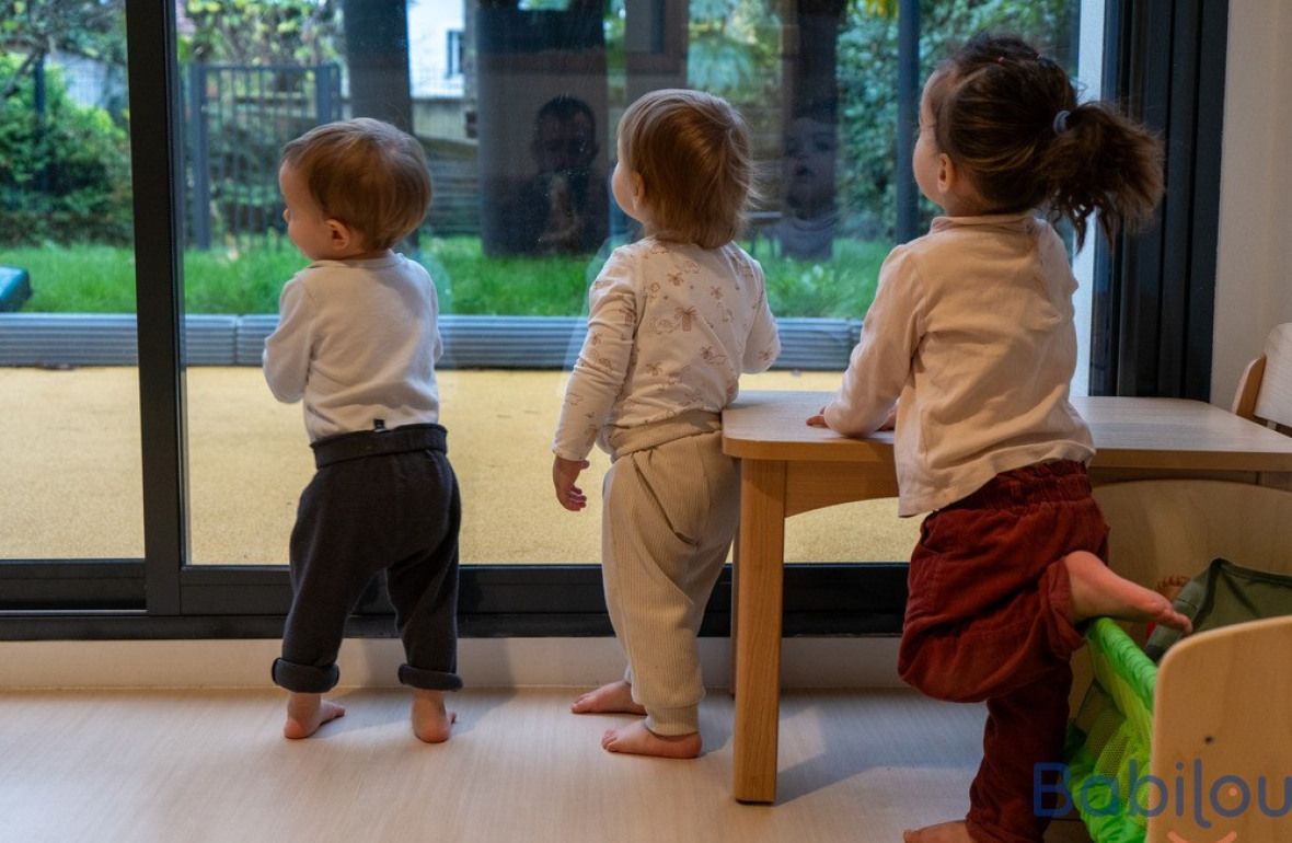 Un groupe d'enfants qui jouent 