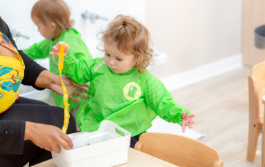 Idée d'activité : Le bac sensoriel thème « glace🧊 » . #activite #acti