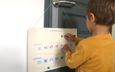 Fabriquer une panière à linge sensorielle – Activité enfant