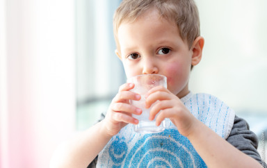 Eau du robinet : puis-je en donner à mon bébé ?