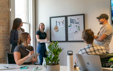 Un groupe de personnes en entreprise