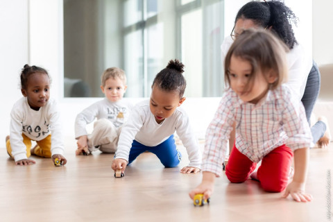 Activite Dessiner Autrement Avec Des Jouets Et Des Feutres