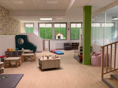 Salle de vie de la crèche Les Bébés Aventuriers Lecourbe