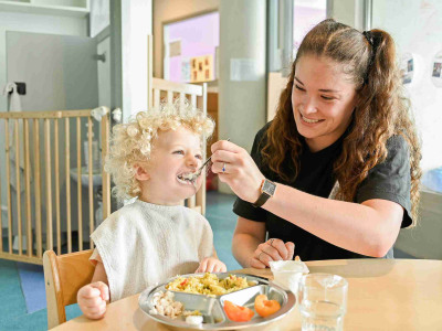 581 - Babilou Montpellier Nuage temps de repas enfant et professionnelle