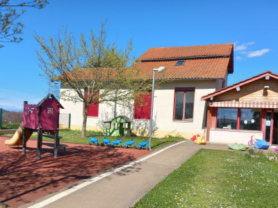 Vue d'ensemble de l'extérieur de la micro-crèche Babilou Eveux Eglise